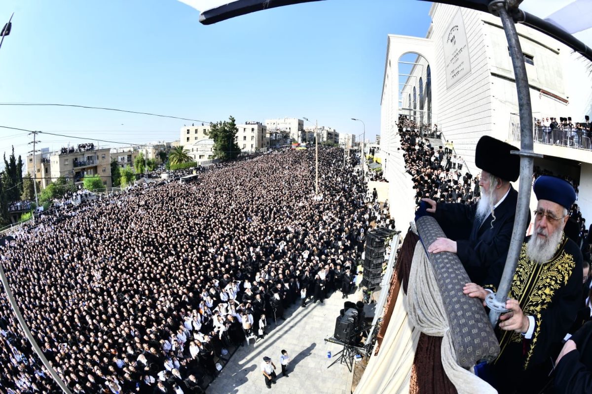 האדמור מגור בחופה. שוקי לרר