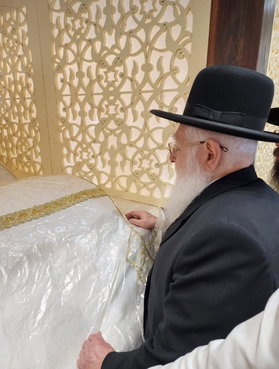 הרב פינטו על ציון המהרח"ו. א' מיכאלי