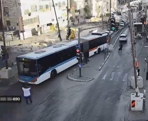 התיעוד מהידרדרות האוטובוס ברחוב בר אילן. פרסום לפי סעיף 27א לחוק זכויות יוצרים