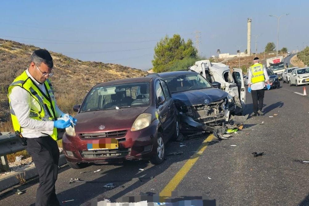 תאונת הדרכים בכביש 443. צילום:&#160;דוברות&#160;זק״א