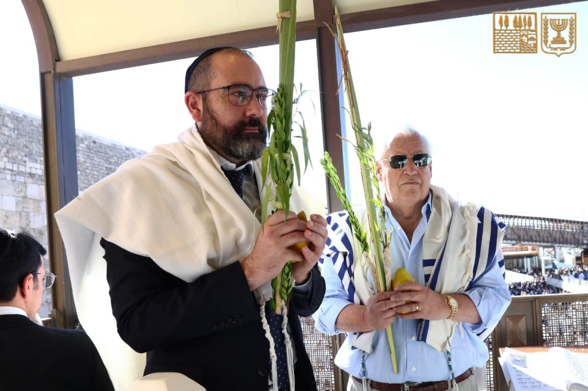 ברכת כהנים בחג הסוכות בכותל המערבי. צילום: הקרן למורשת הכותל המערבי