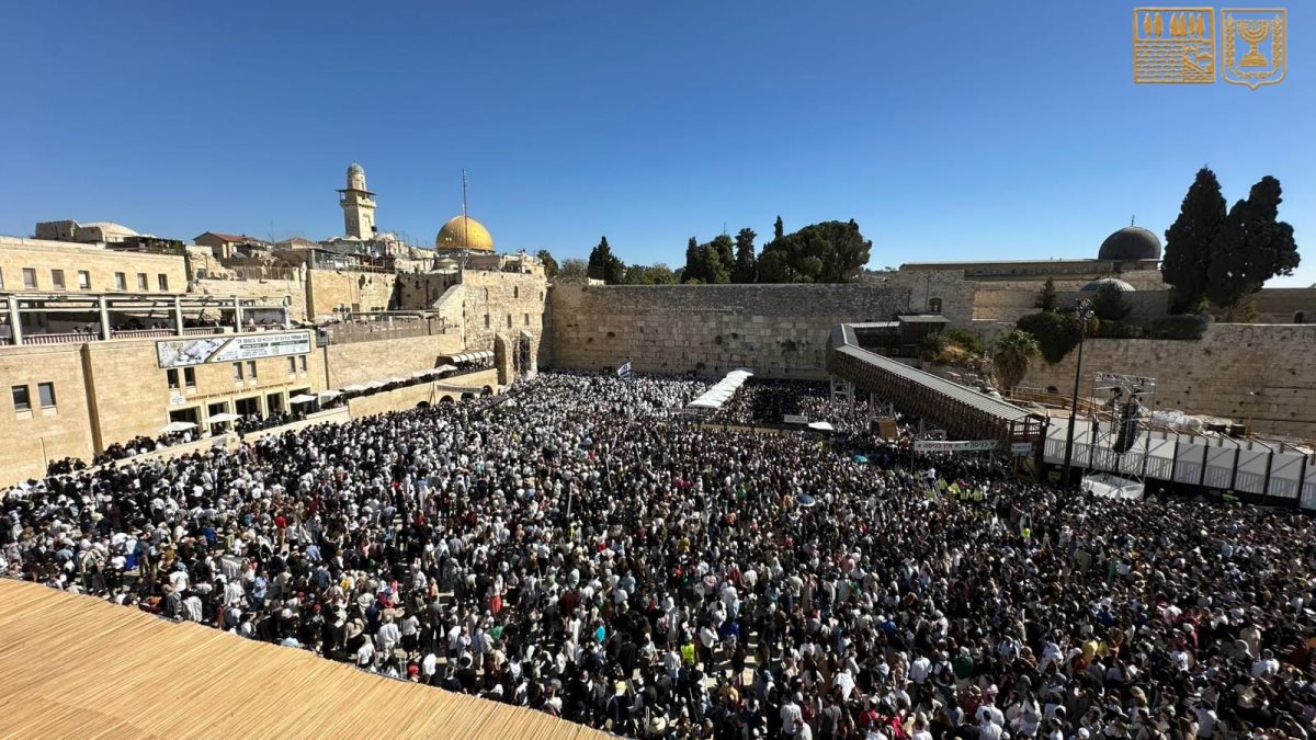 ברכת כהנים בחג הסוכות בכותל המערבי. צילום: הקרן למורשת הכותל המערבי