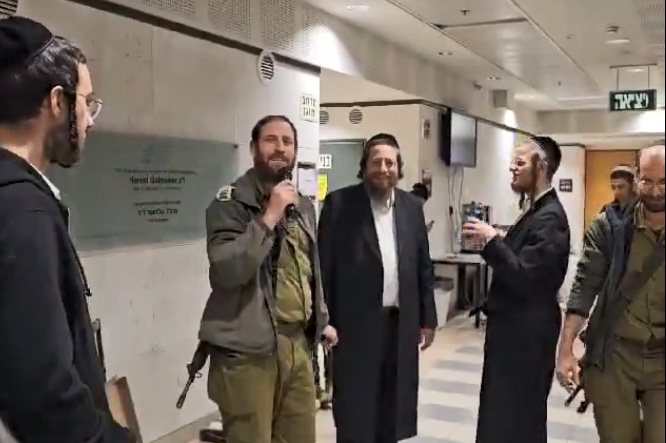 הרב אבי גולדברג הי&quot;ד עם חסידי באיאן בגבול לבנון. פרסום לפי סעיף 27א לחוק זכויות יוצרים