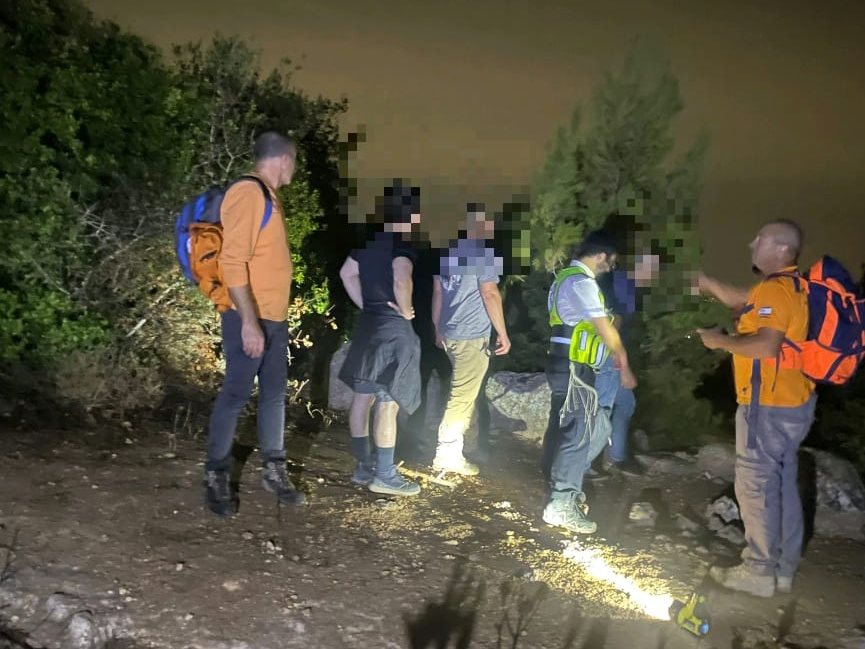 חילוץ המטיילים בנחל שורק. צילום: יחל"צ עציון-יהודה