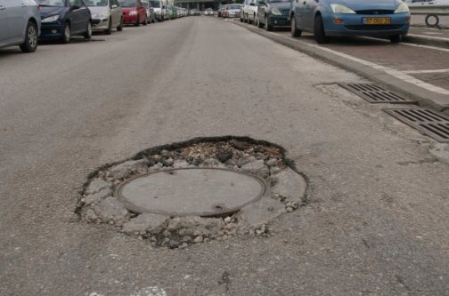 בור בכביש. אילוסטרציה