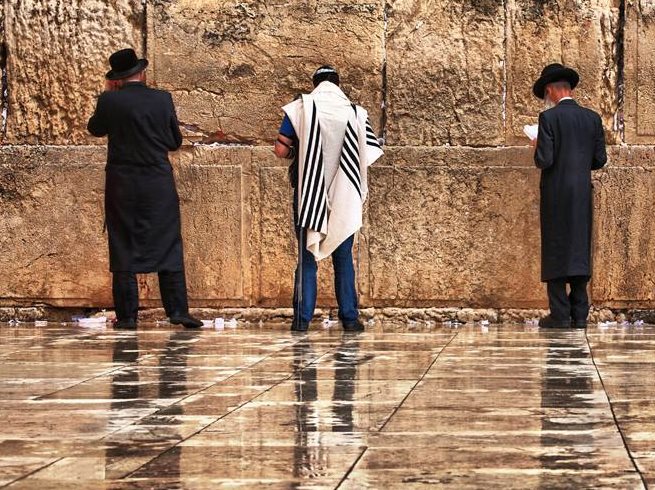 גשם בכותל המערבי. צילום: דף הפייסבוק של עיריית ירושלים