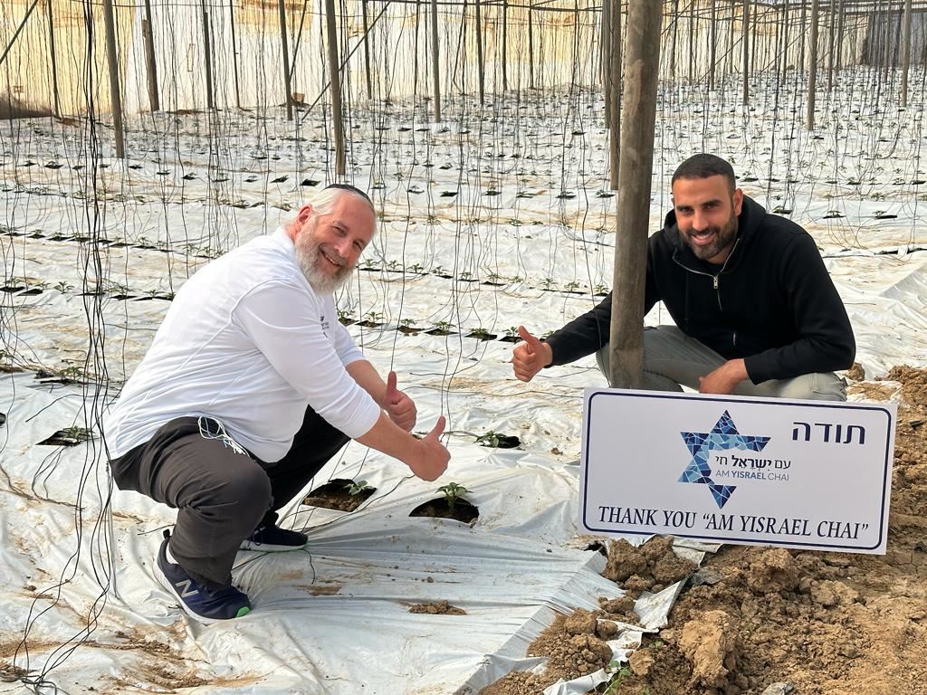 תומכים במפונים וזוכים בדירה. עם ישראל חי