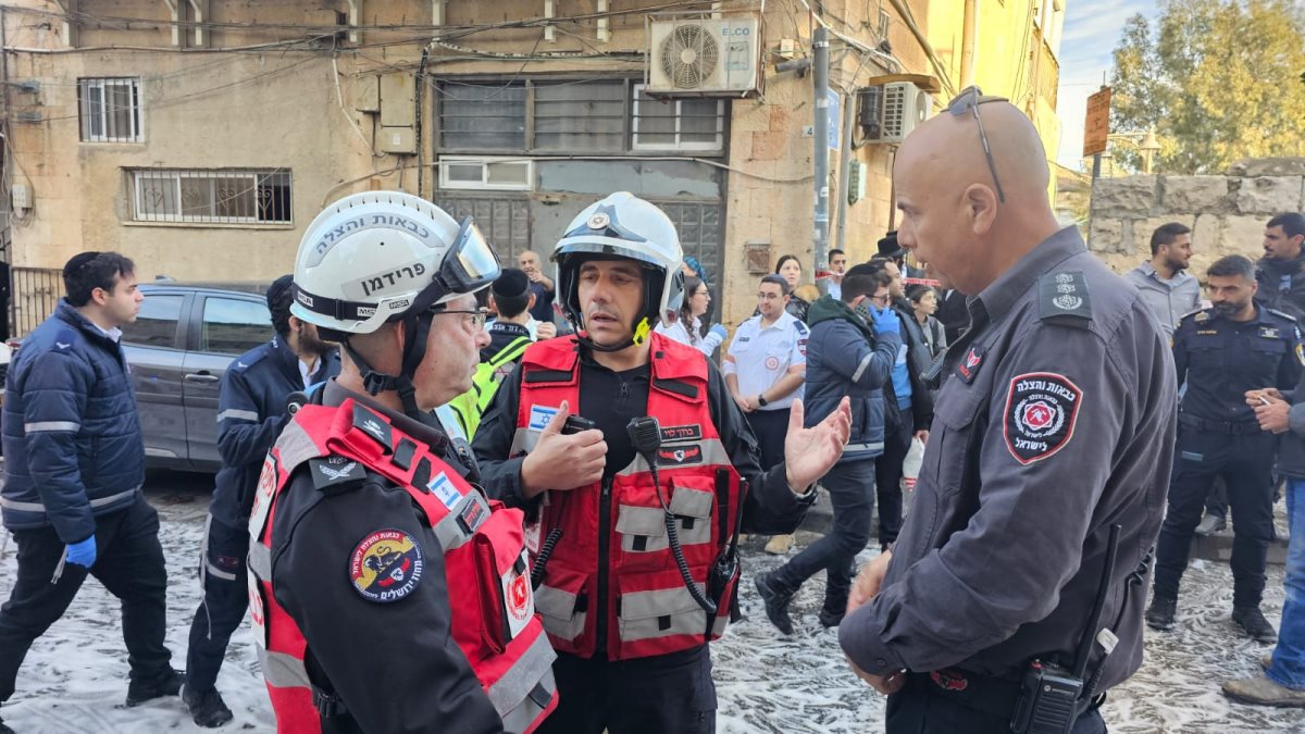 	 השריפה בפנימייה ברחוב דוד ילין. צילום: אריק אבולוף כב"ה מחוז ירושלים