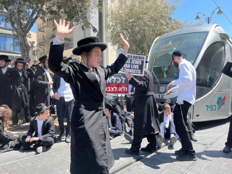 ההפגנה מול לשכת הגיוס. צילום: דוברות המשטרה