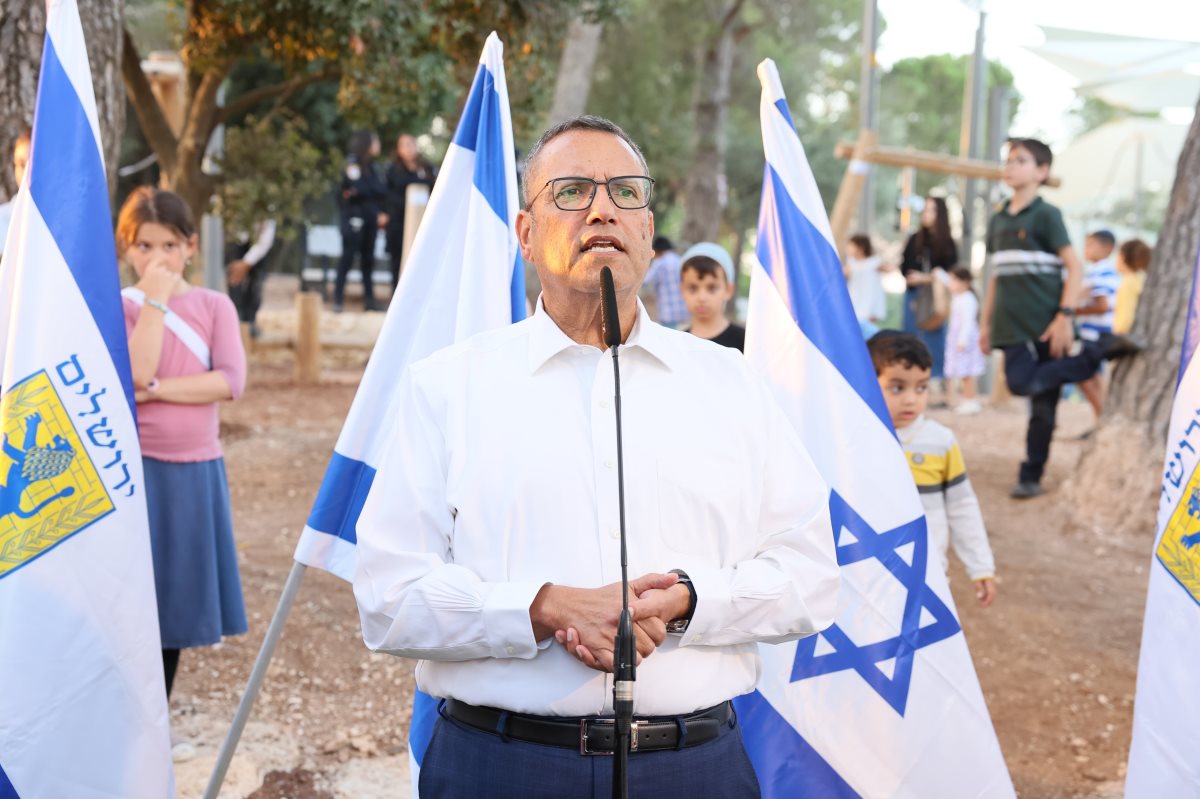 ליאון חונך את החורשה החדשה. ארנון בוסאני