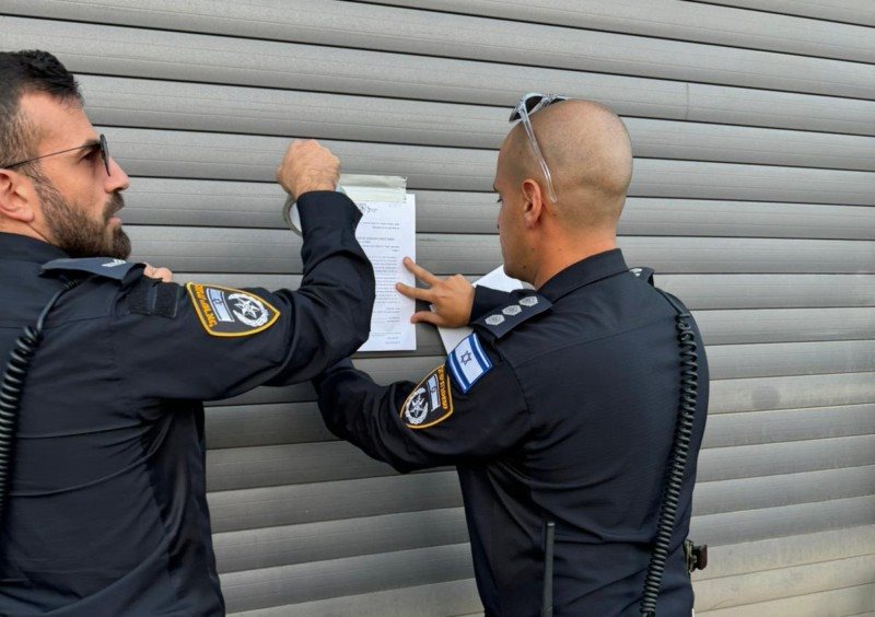 צו לסגירת העסק שהעסיק את השב&quot;חית. צילום: דוברות המשטרה