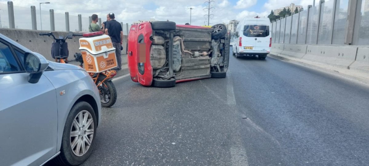 תאונה בגשר עוזי נרקיס. צילום: איחוד הצלה