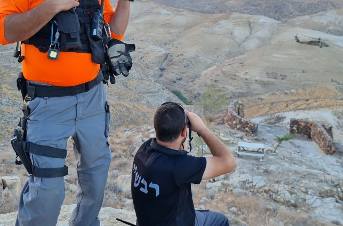 חילוץ הנערות מוואדי קלט. צילום: יחל"צ מגילות