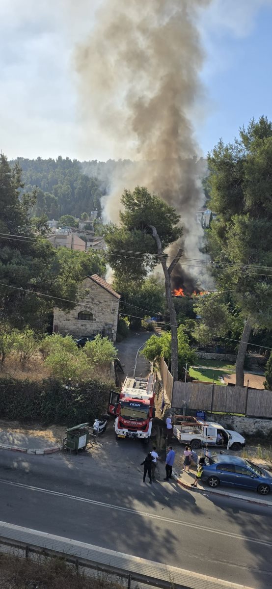 שריפה במוצא. צילום: אסף אברס - תיעוד מבצעי כב"ה מחוז ירושלים