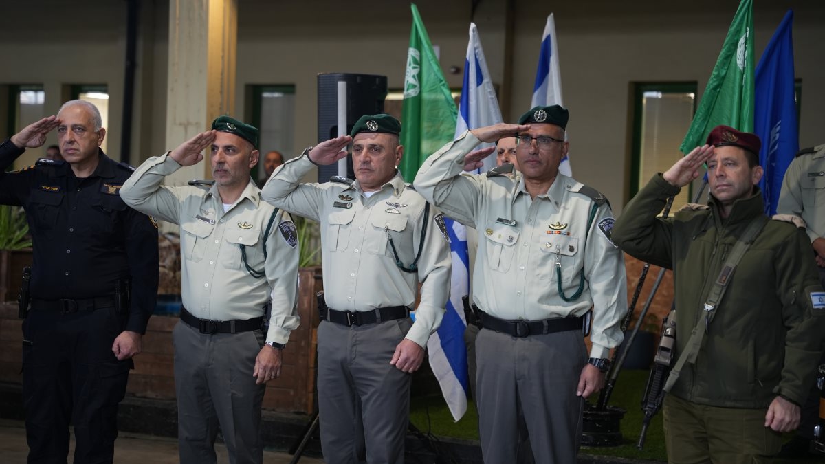 בהצדעה | דוברות המשטרה