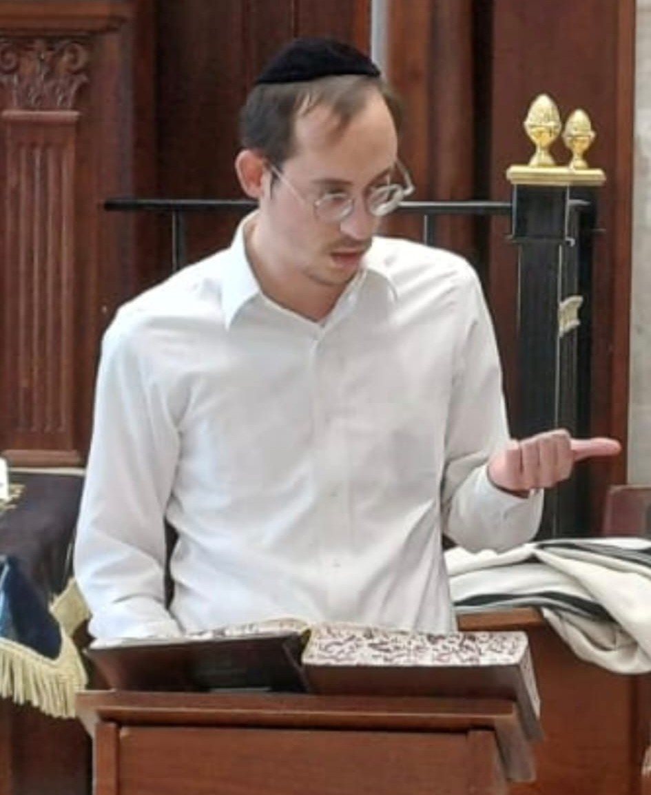 הקדוש הרב מנצר היד