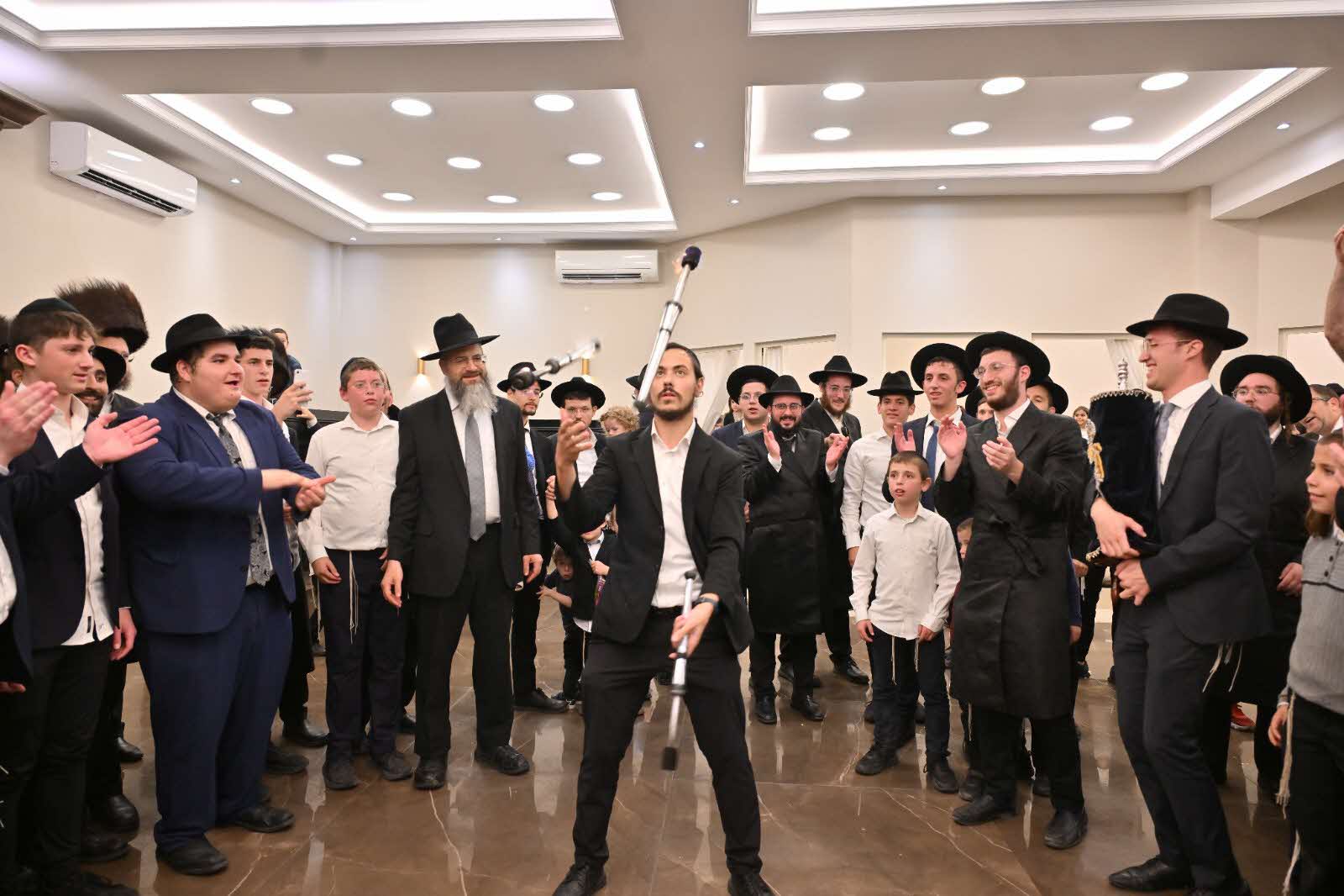 הכנסת ספר תורה בית שלמה. א איזנבאך, י. פרוכטר הכנסת ספר תורה בית שלמה. א איזנבאך, י. פרוכטר