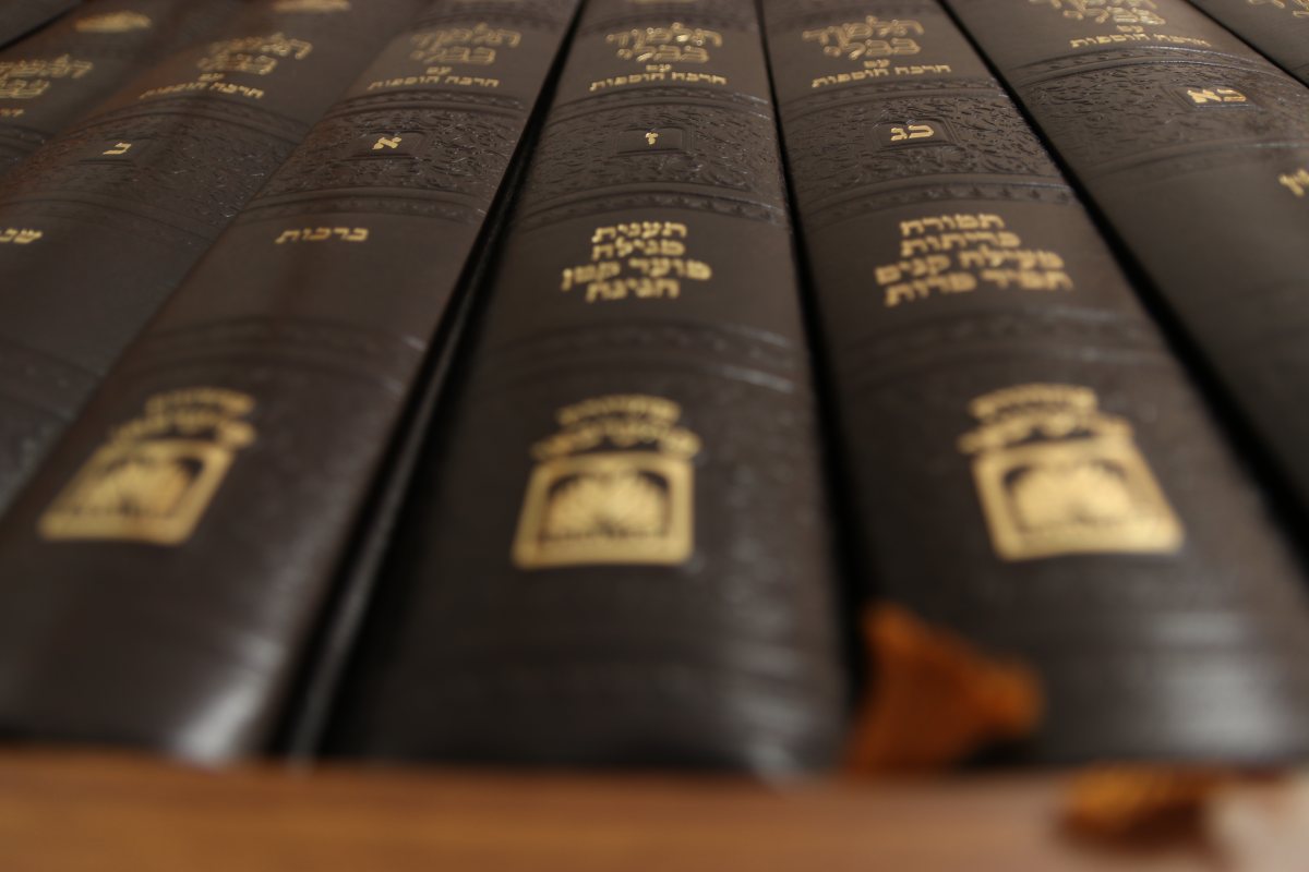 סיום מסכתות | שאטרסטוק סיום מסכתות | שאטרסטוק