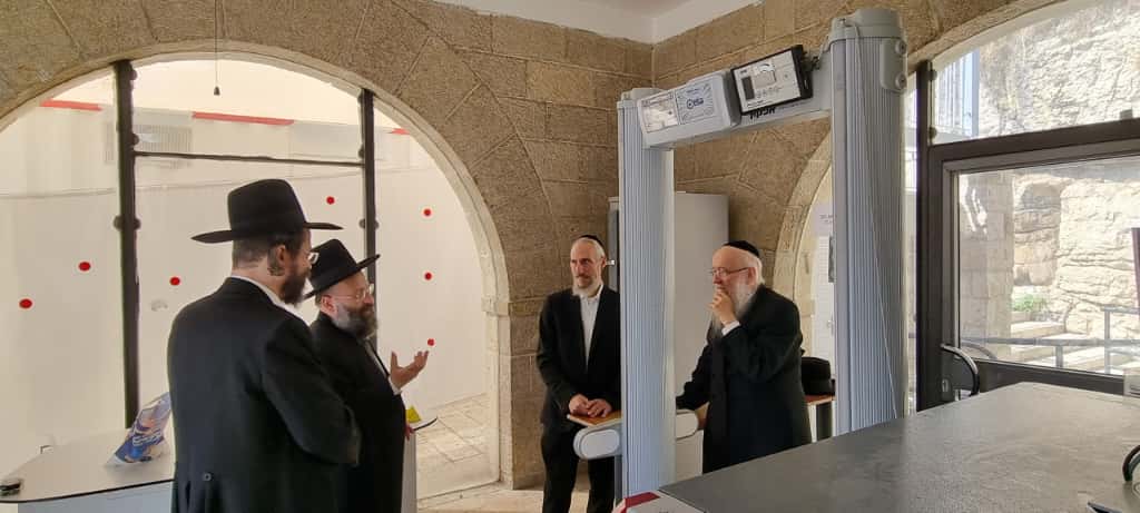 בודקים את שערי השבת החדשים | הקרן למורשת הכותל בודקים את שערי השבת החדשים | הקרן למורשת הכותל