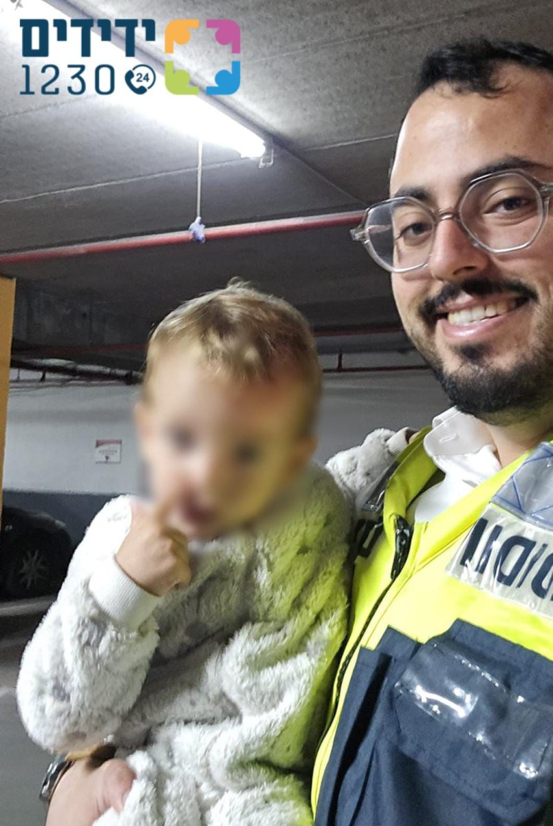 הפעוט בזרועות המחלץ | ידידים