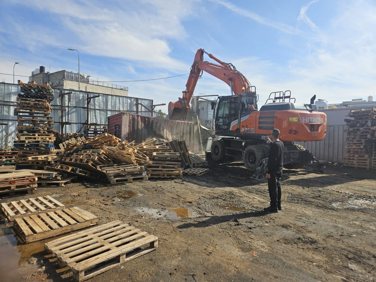 הריסת מבנים. מחלקת התפעול עירית ירושלים