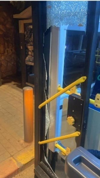 אחד האוטובוסים שניזוק | איגוד כח לעובדים