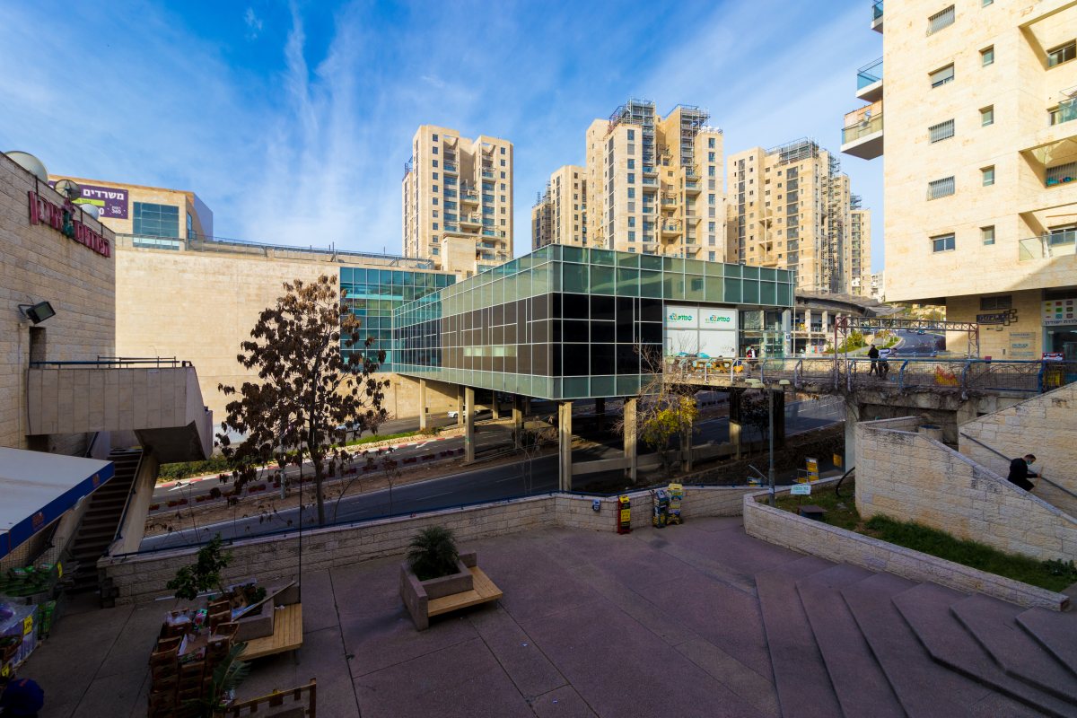 קניון רמות | שאטרסטוק