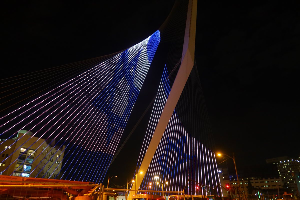 גשר המיתרים | שאטרסטוק