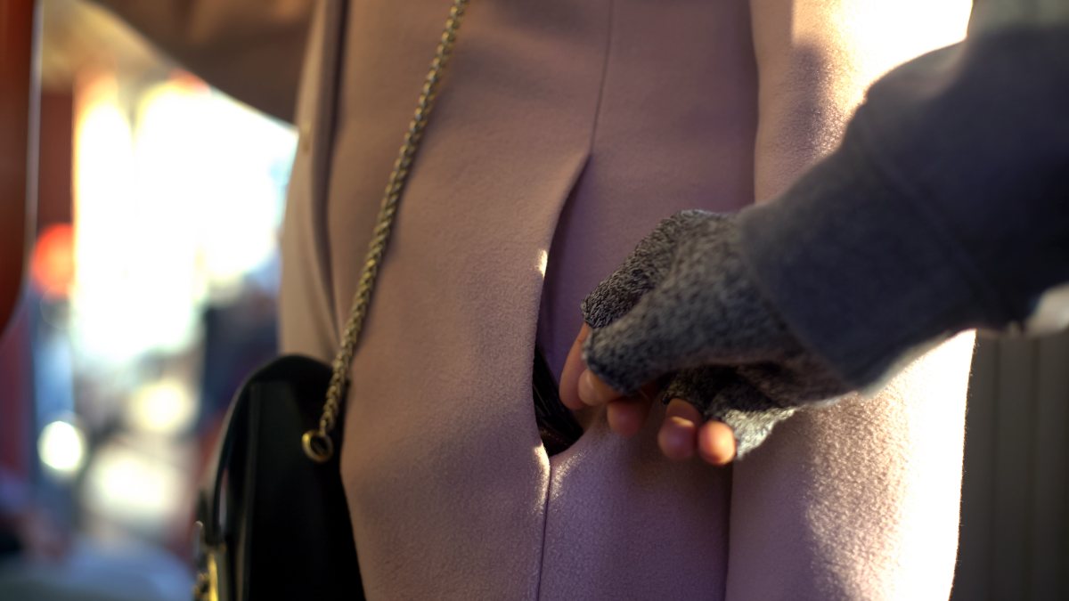 זהירות: כייס ברכבת הקלה | אילוסטרציה שאטרסטוק