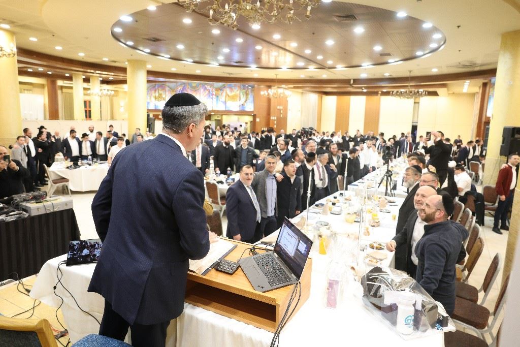 הרב שטפנסקי בשיעור. דוד לף