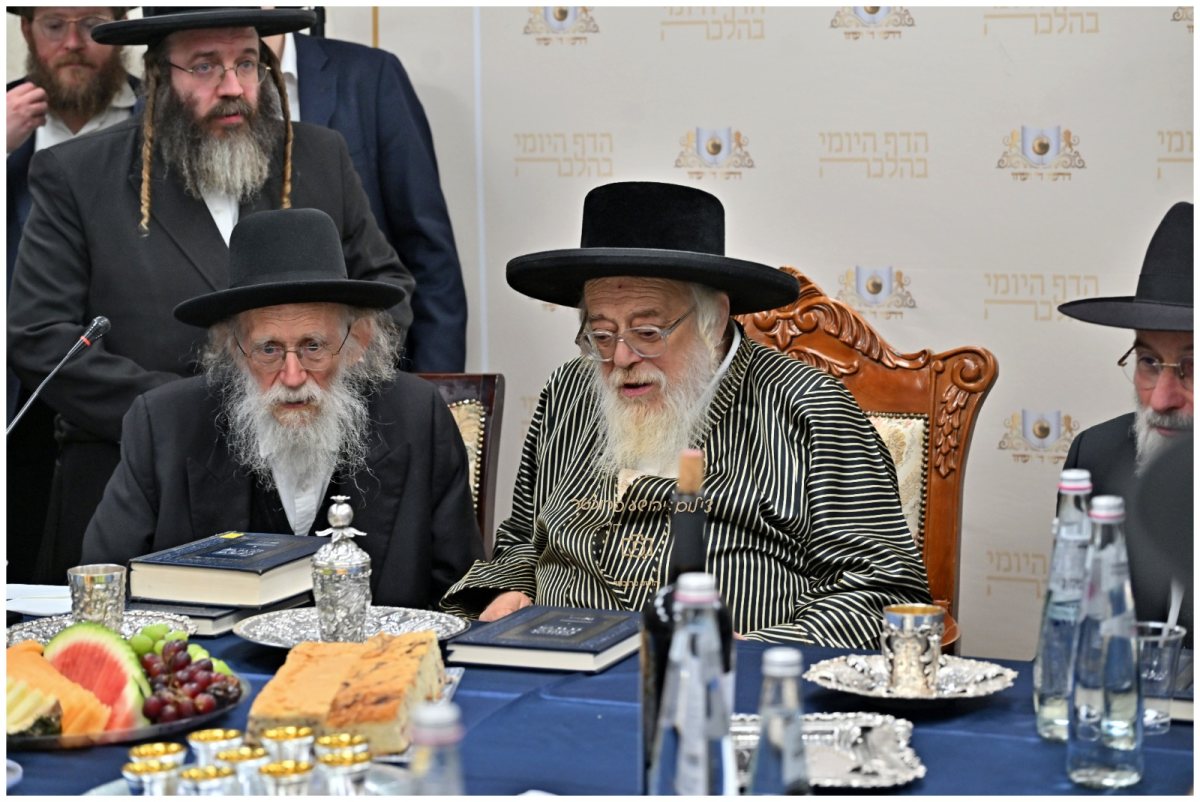 האדמור שליטא והגר"ש גלאי במעמד | צילום: יהושע פרוכטר