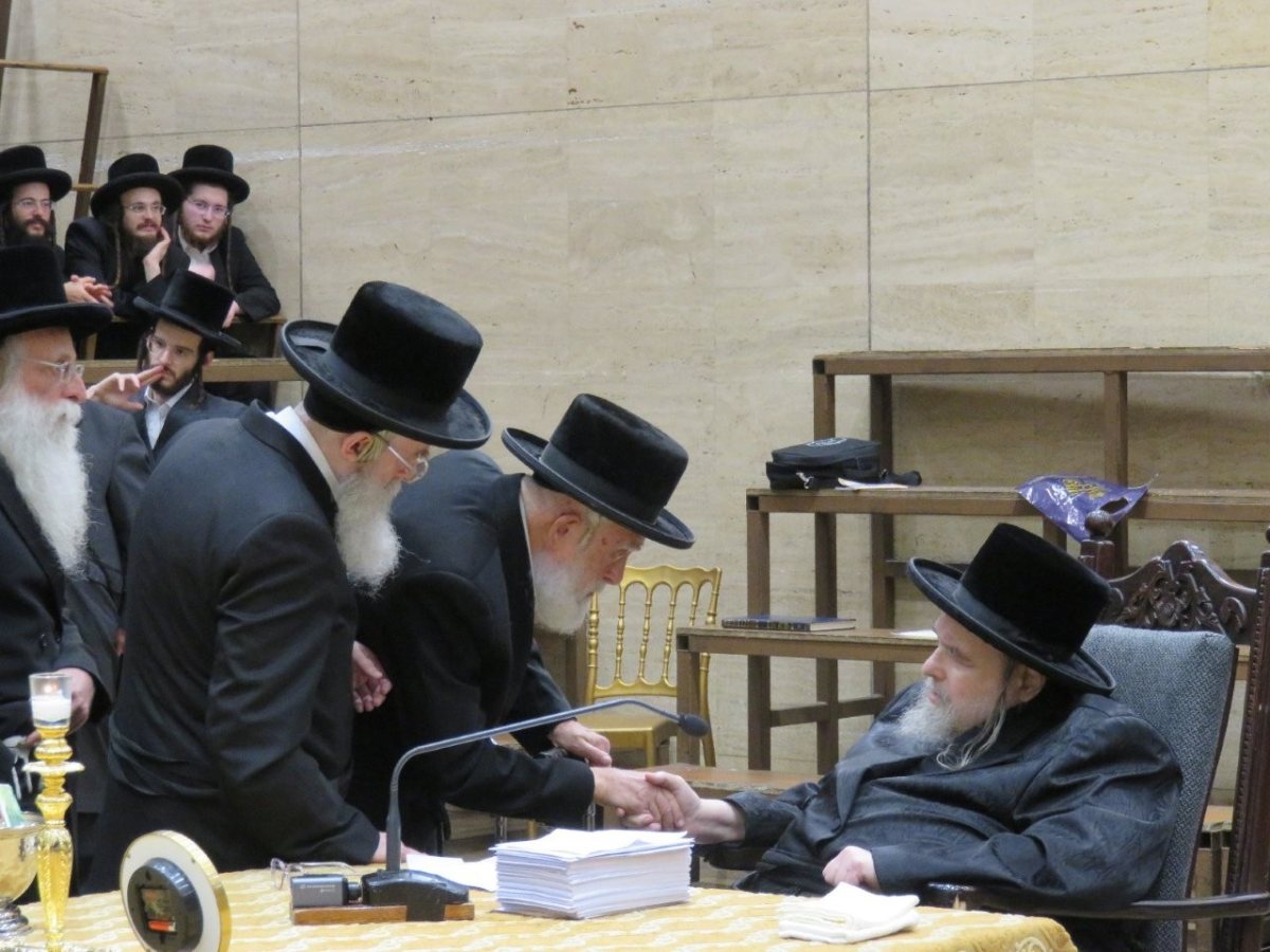 הרב רבינוביץ מתברך אצל האדמו"ר מבעלז | צילום ארכיון: שוקי לרר