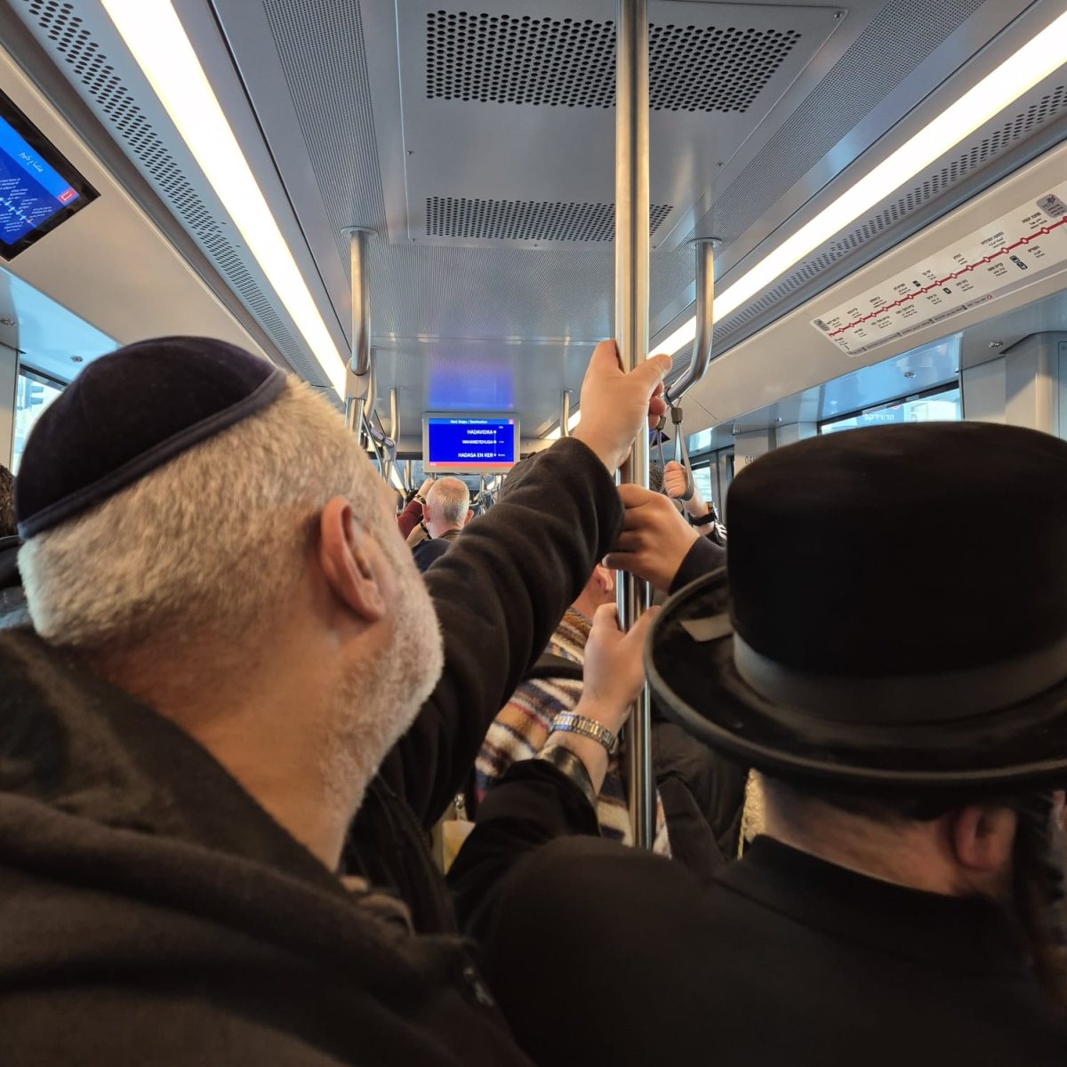 צפוף ברכבת | שימוש לפי סעיף 27א