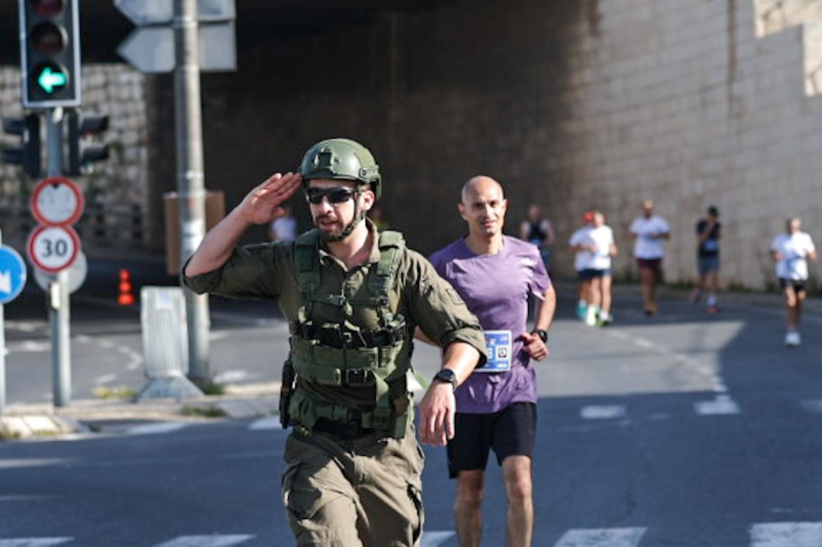 הרצים במרתון