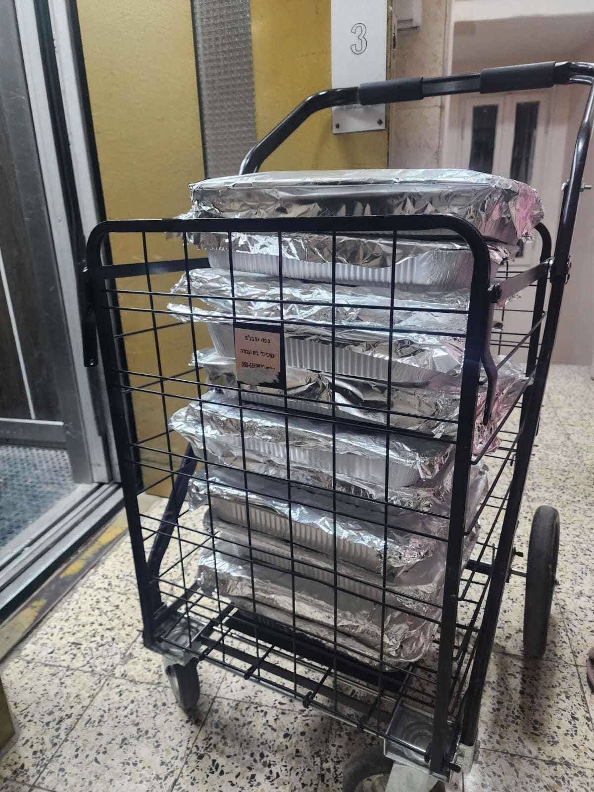 עוגות הגבינה מוכנות למשלוח. משפחת טאומן