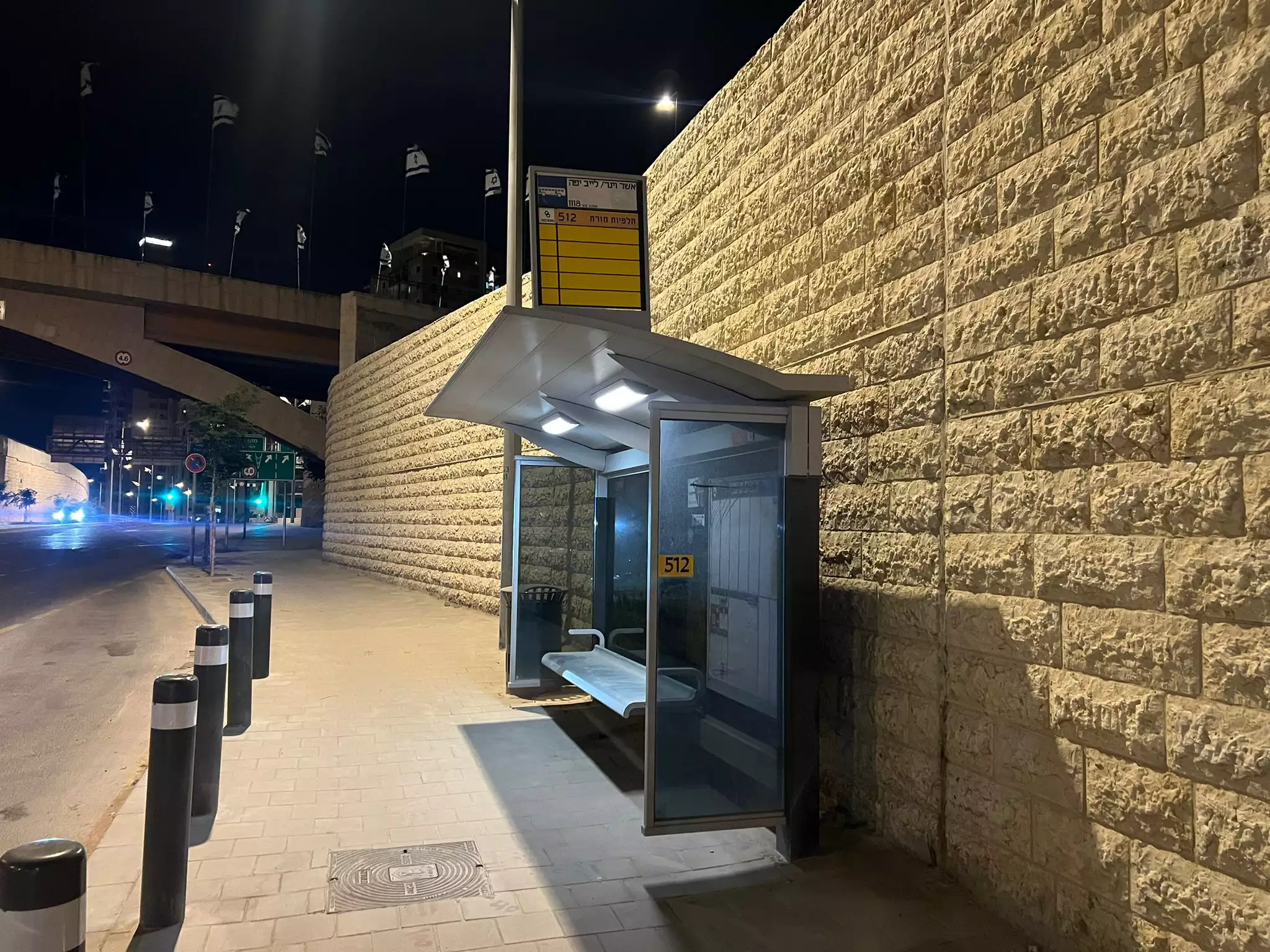 התחנה הבודדת מחוץ לשכונה. צילום: לידור סולטן