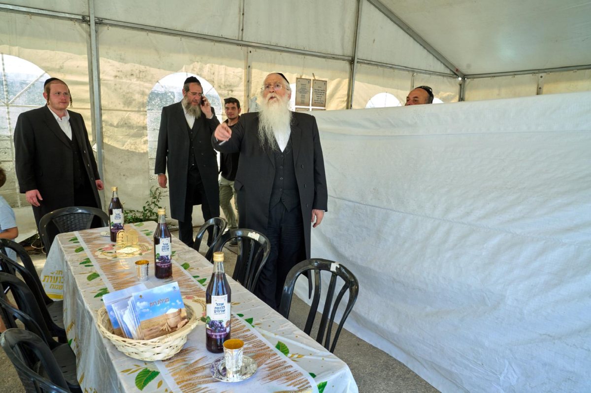 השר פרוש בסיור מקדים במתחמי האירוח