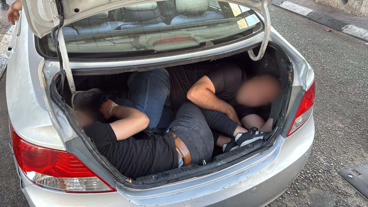 מקופלים בתא המטען | דוברות המשטרה מקופלים בתא המטען | דוברות המשטרה