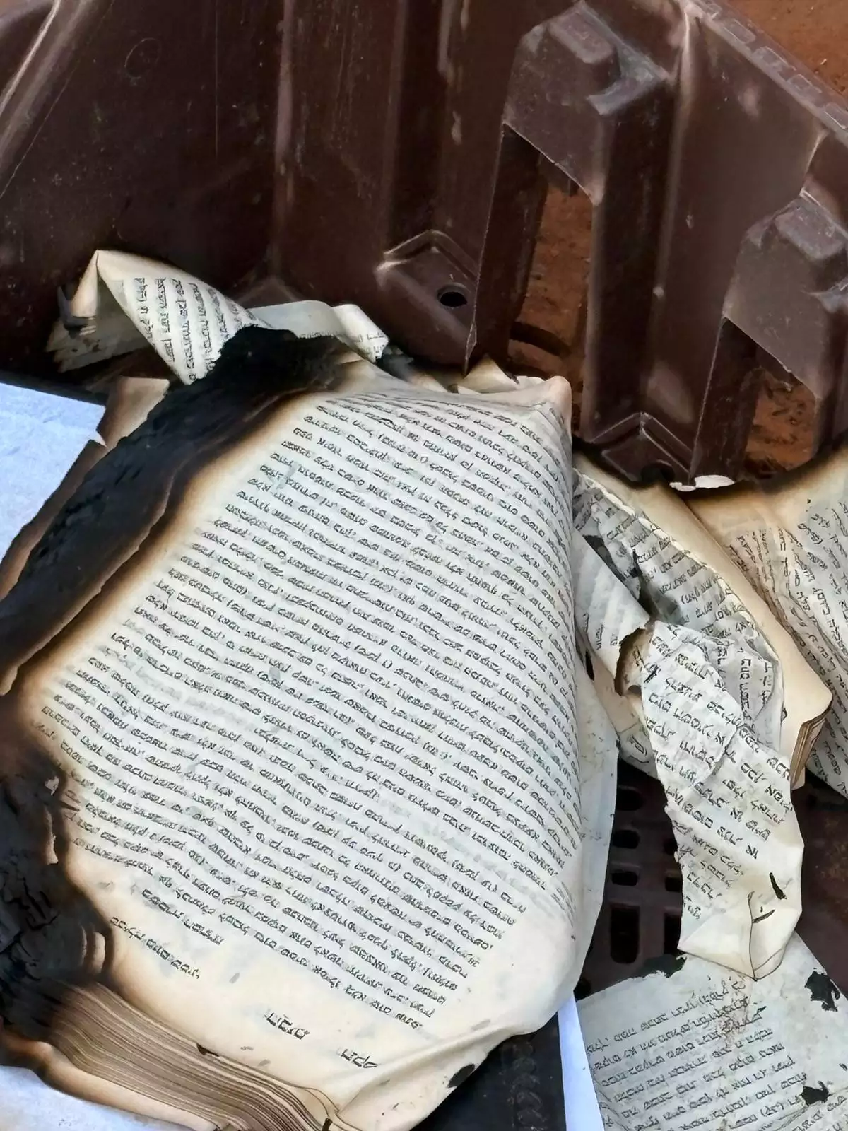 חלק מספרי הקודש שנשרפו | דוברות כב"ה