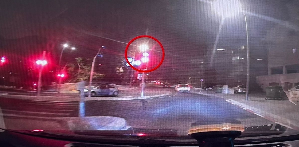 העבריין נמלט באור אדום | דוברות המשטרה