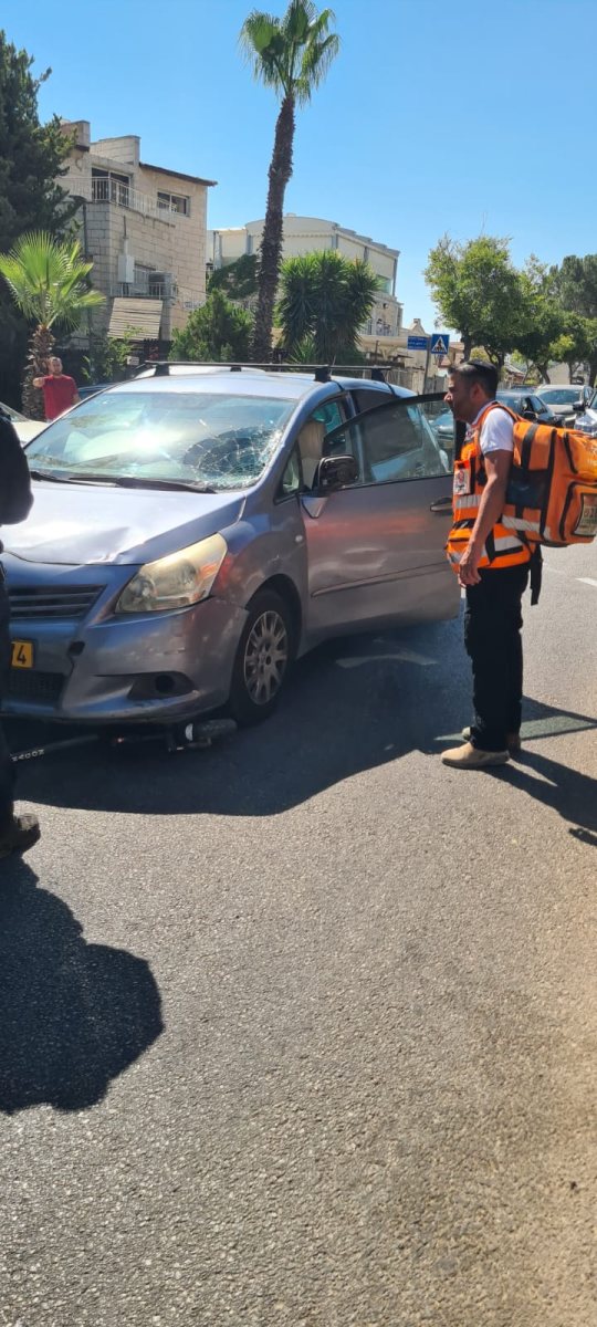 שמשת הרכב המנופצת מעוצמת הפגיעה | איחוד הצלה שמשת הרכב המנופצת מעוצמת הפגיעה | איחוד הצלה