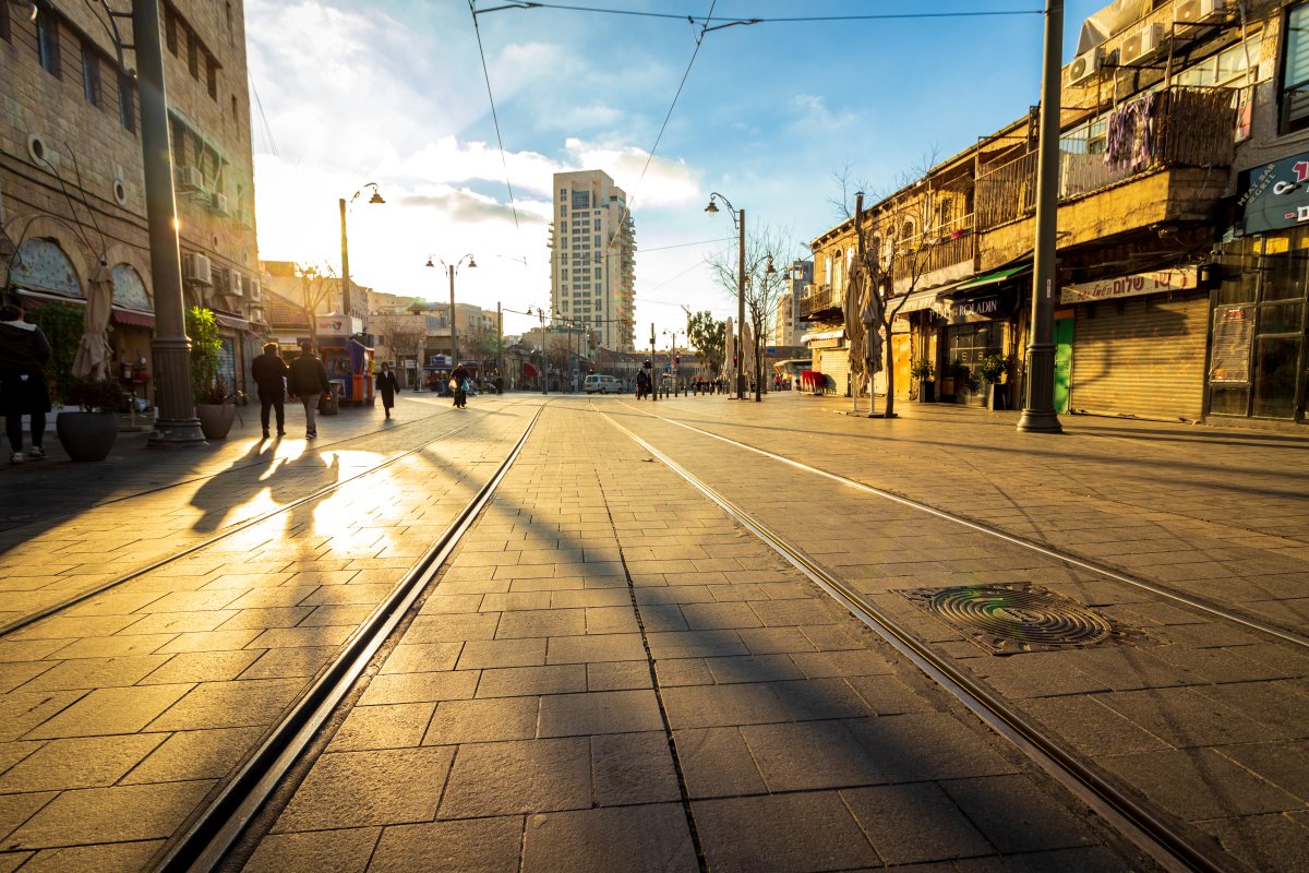 מסילות הרכבת ברחוב יפו | יוסף / Shutterstock.com מסילות הרכבת ברחוב יפו | יוסף / Shutterstock.com