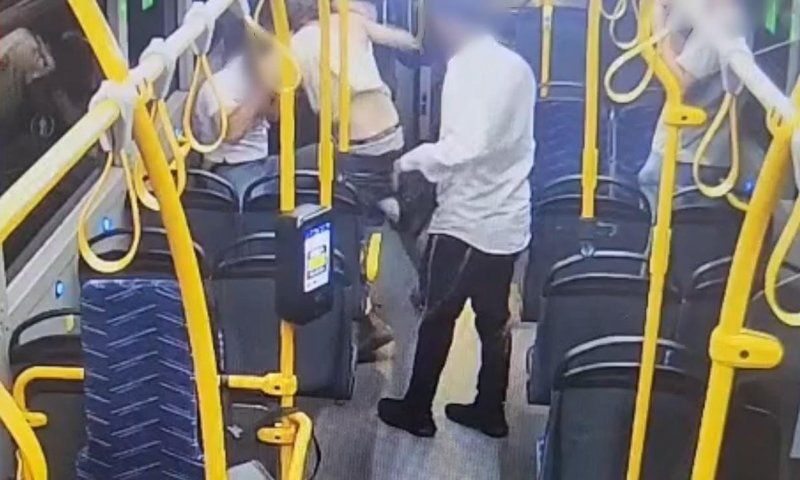התקיפה מתוך הסירטון. משטרת ירושלים