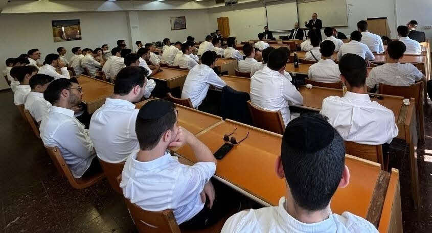 ישיבה מסוג אחר. יחצ