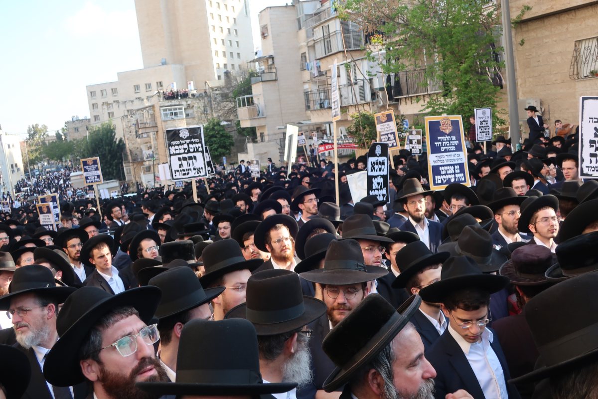הפגנה נגד הגיוס | קרדיט עריכה: מיכאל הצלם / Shutterstock.com הפגנה נגד הגיוס | קרדיט עריכה: מיכאל הצלם / Shutterstock.com