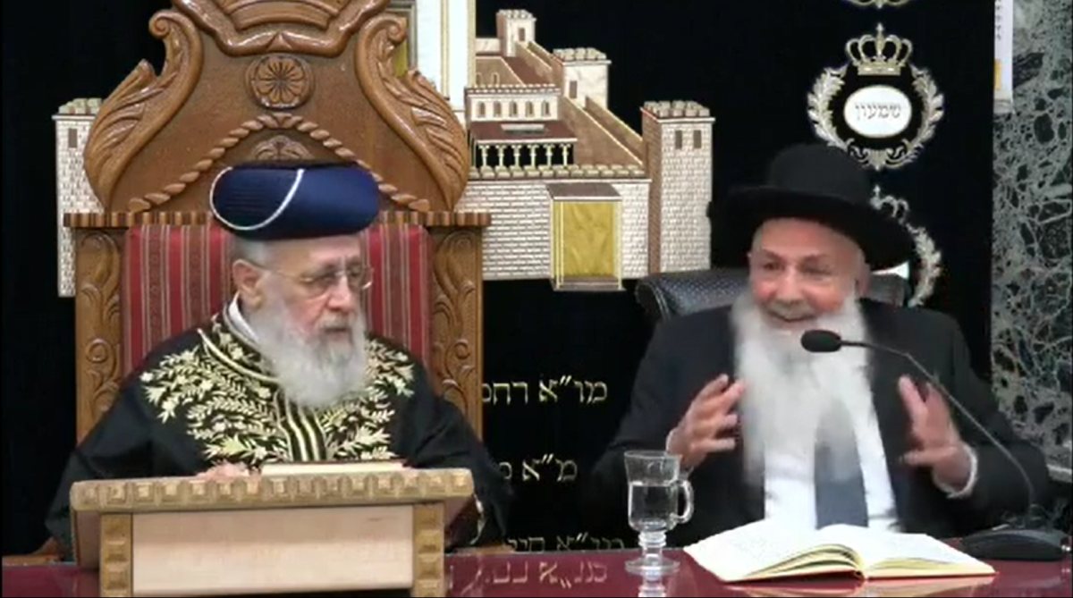 הגר&quot;י זכריה זצ&quot;ל לצדו של מרן הגר&quot;י יוסף שליט&quot;א | מתוך יוטיוב