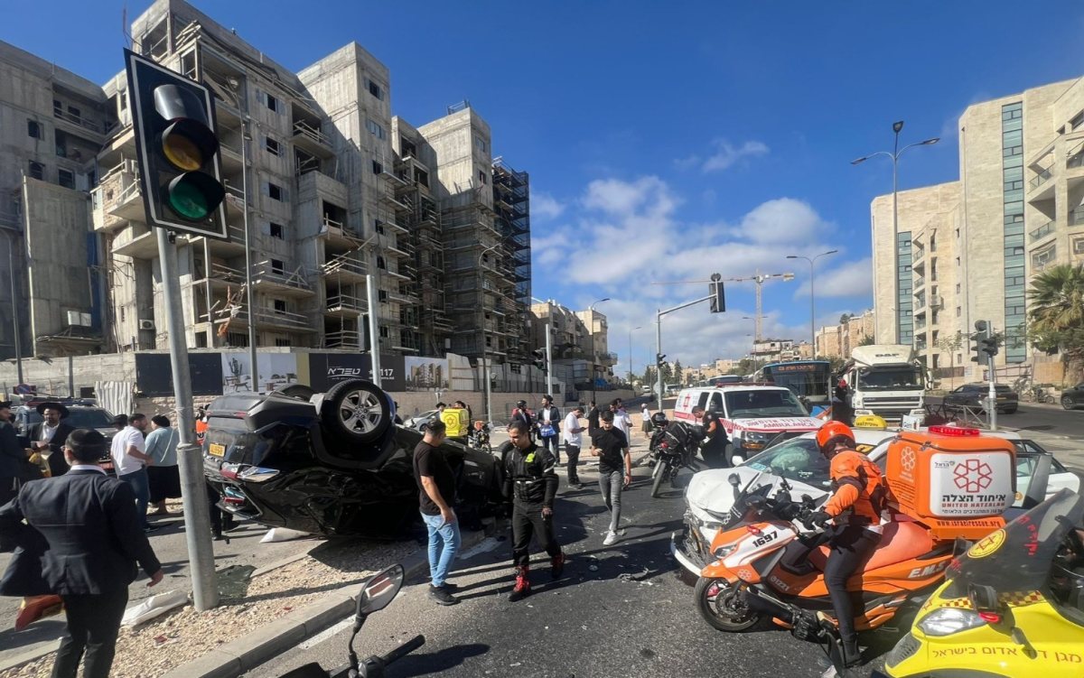 הרכב ההפוך בזירת התאונה | איחוד הצלה הרכב ההפוך בזירת התאונה | איחוד הצלה