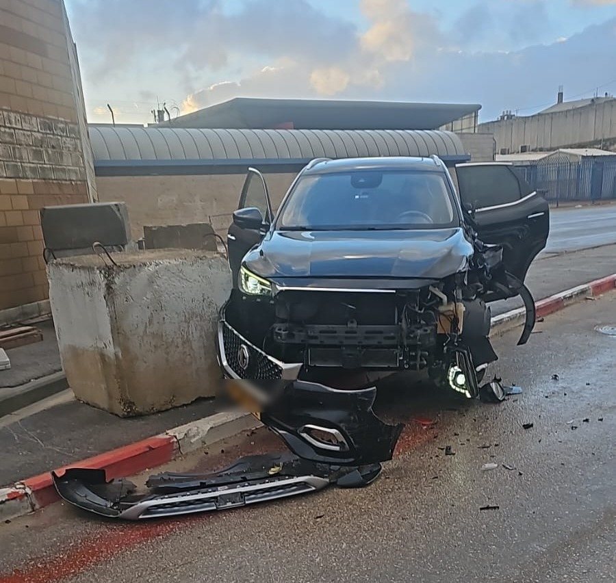 אחד הרכבים הגנובים אחרי המרדף | דוברות המשטרה
