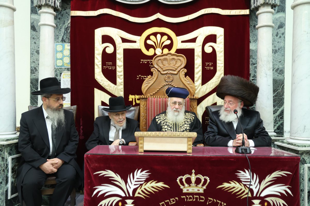 הגאב"ד וראש הישיבה האשכנזיים בשיעור מרן הספרדי