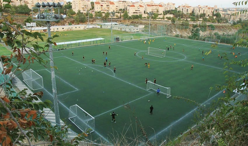 מגרשי הספורט שבמחלוקת | צילום: ארנון בוסאני